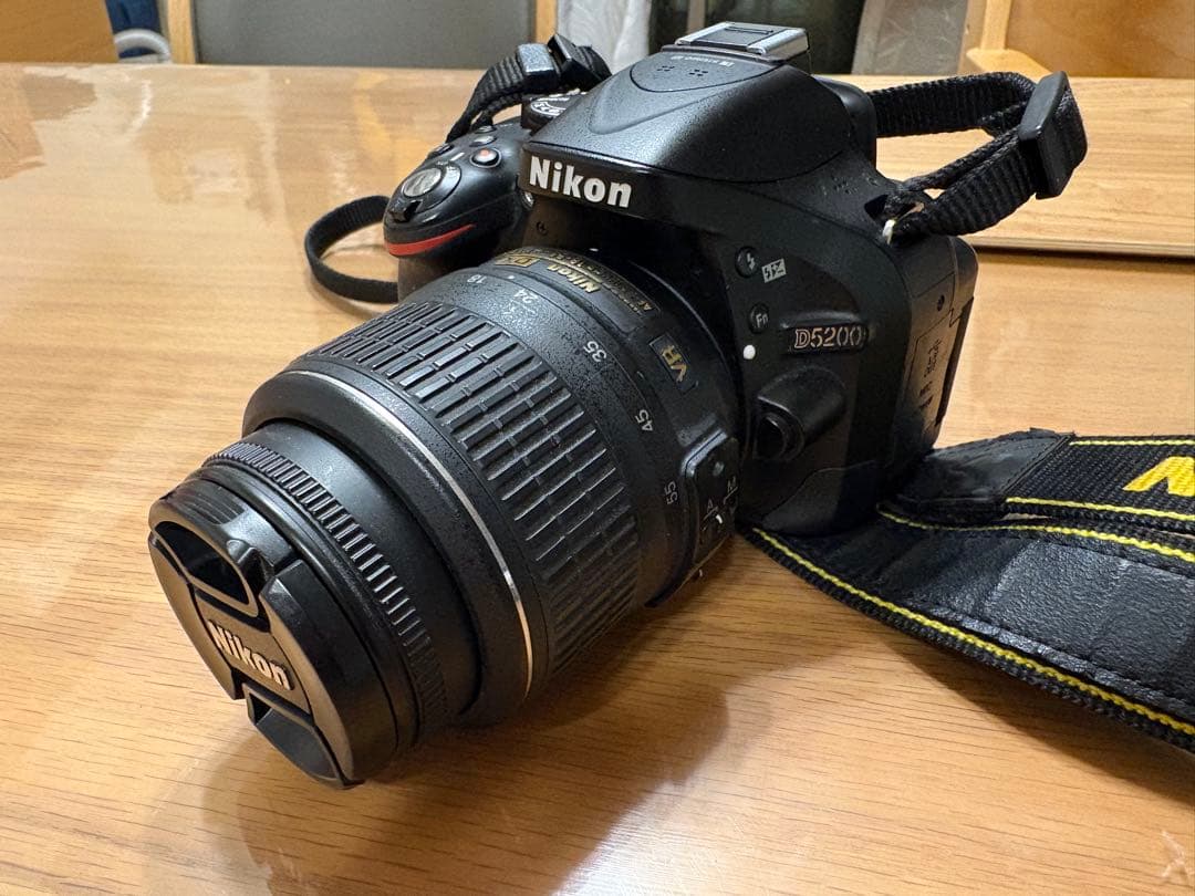 Nikon D5200 デジタル一眼レフカメラ　SDカード付属