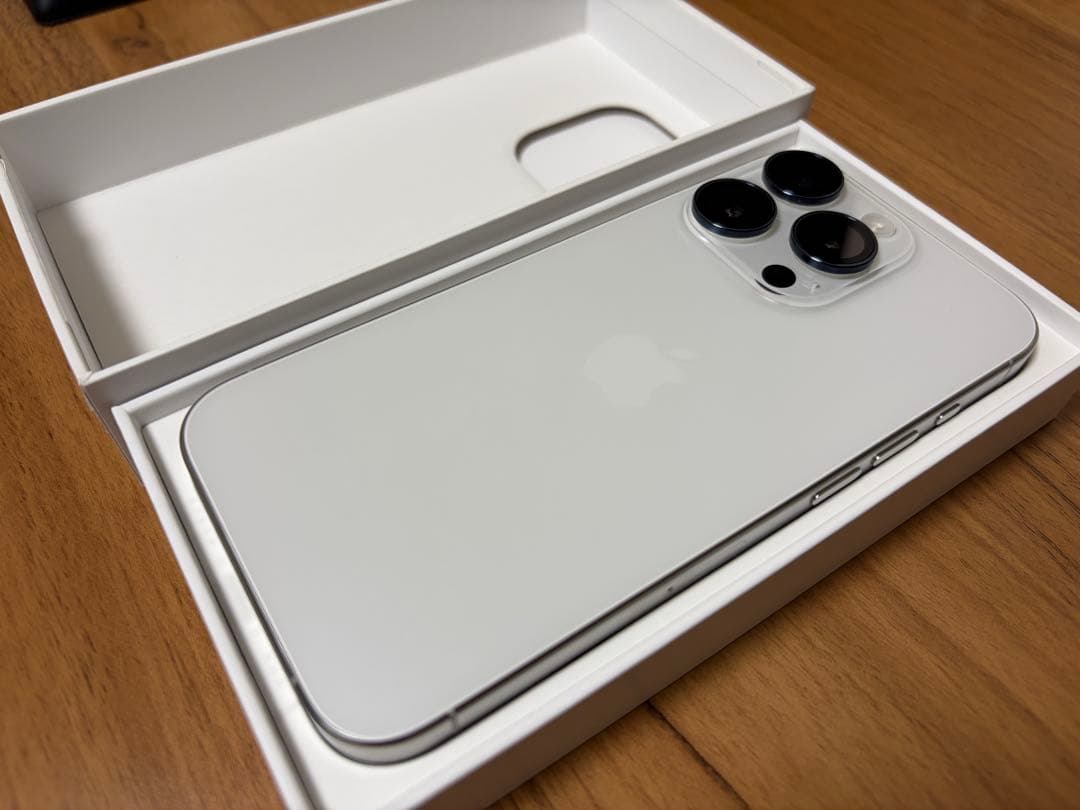 【お値下げ】iPhone15pro 128GB Simフリー ホワイトチタニウム