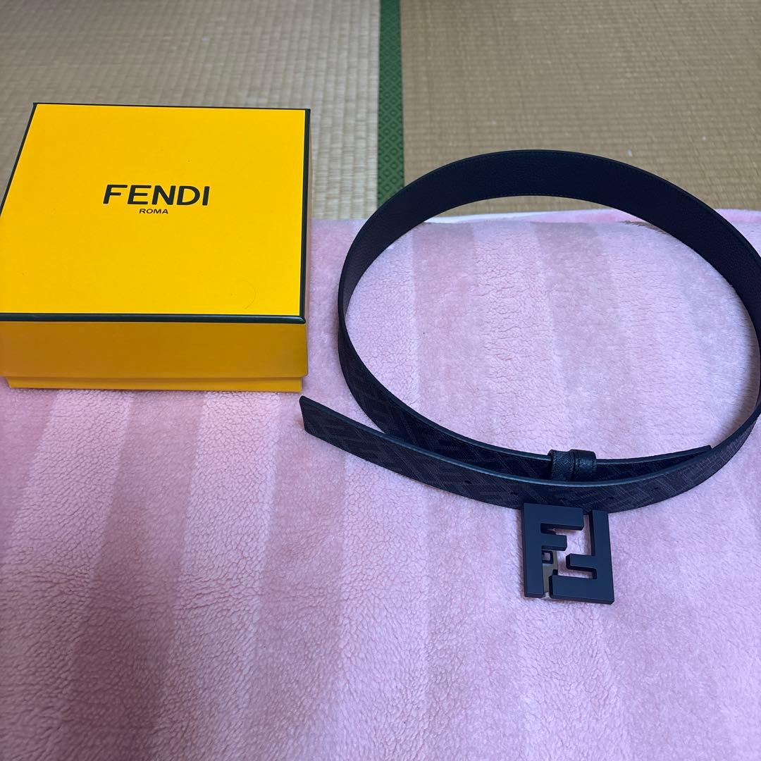 FENDI ブラックレザーベルト FFロゴ付き