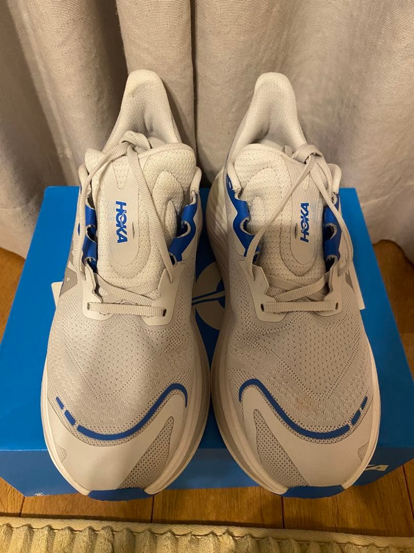 HOKA スカイワードX