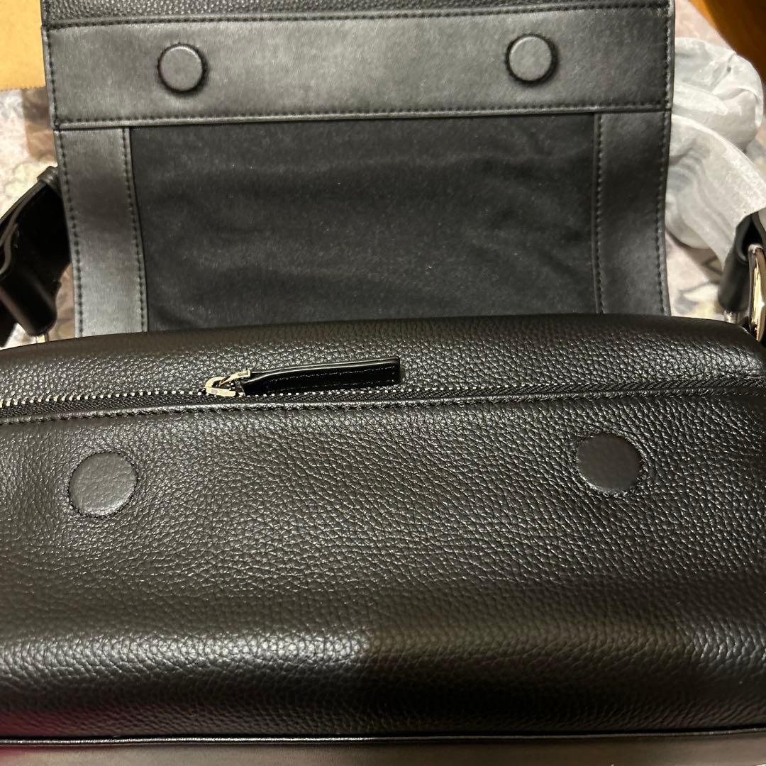 新品【ビアズリーベルト付替え可】レザーボディバッグ