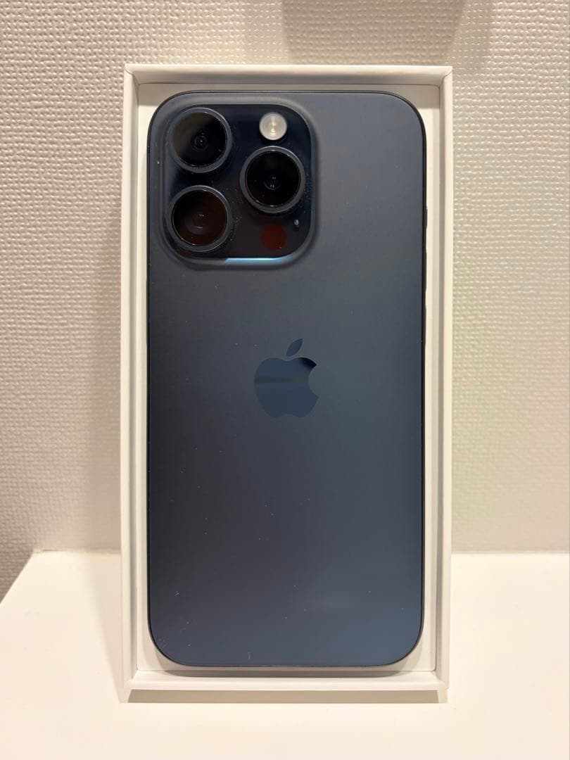 【値下げ・極美品】iPhone 15 Pro (新品カバー、フィルム付き)