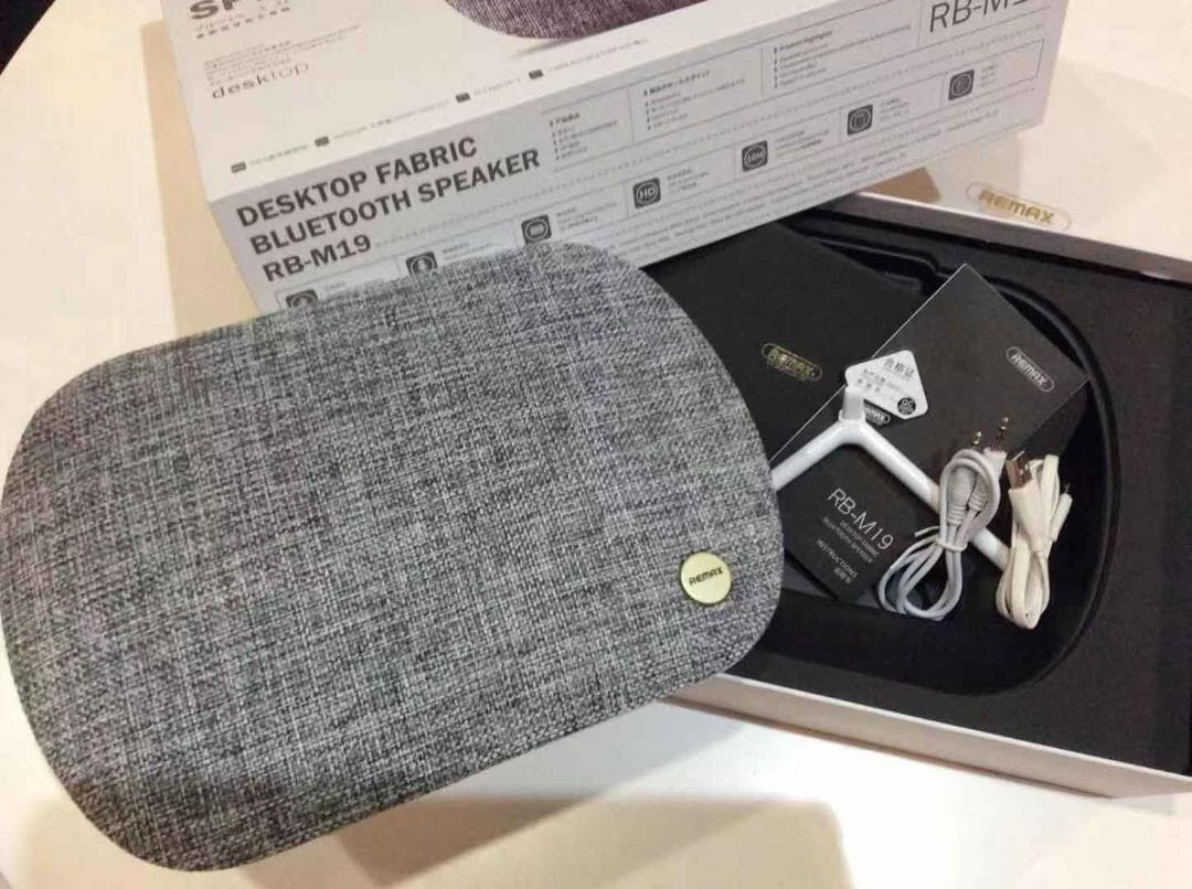 デスクトップ用のBluetooth布生地スピーカー