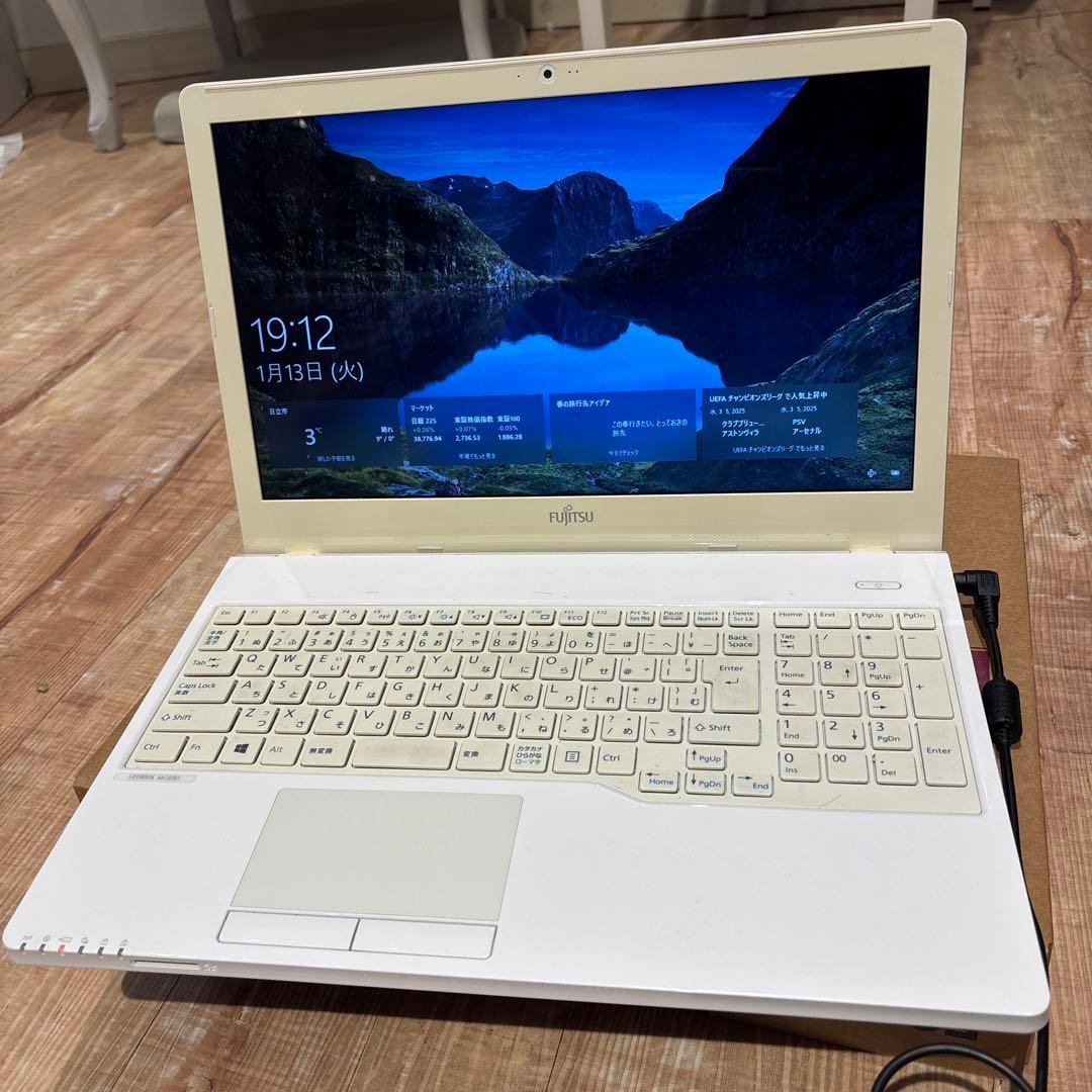 Fujitsu LIFEBOOK AH30/B3 ノートPC