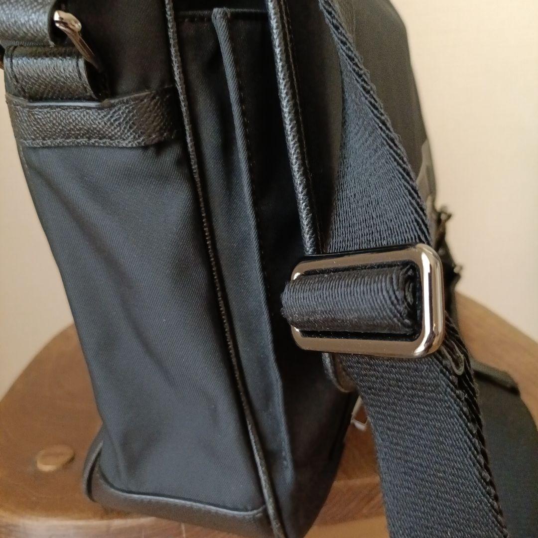 BURBERRY　メッセンジャーバッグ 　ショルダーバッグ　ナイロン/レザー