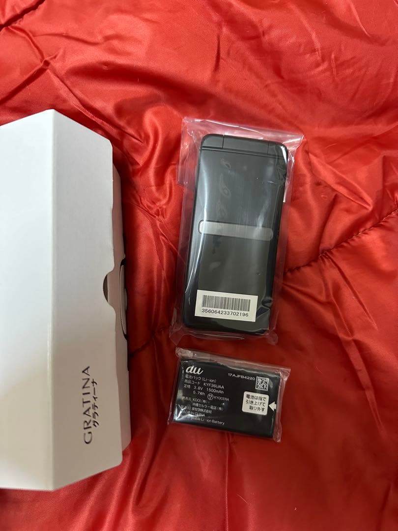 au KYF39 GRATINA 本体ブラック