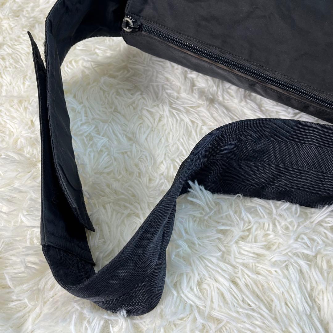 美品✨ プラダ メッセンジャーバッグ 三角ロゴ 黒 アーカイブ ナイロン A4可