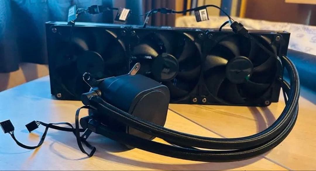 ノーチラス- 360ラジエーター水冷式CPUクーラー ブラック