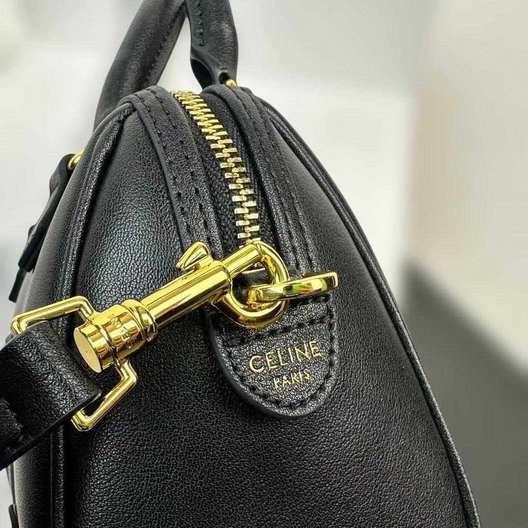 TRIOMPHE CANVAS ブラックレザー ショルダーバッグ