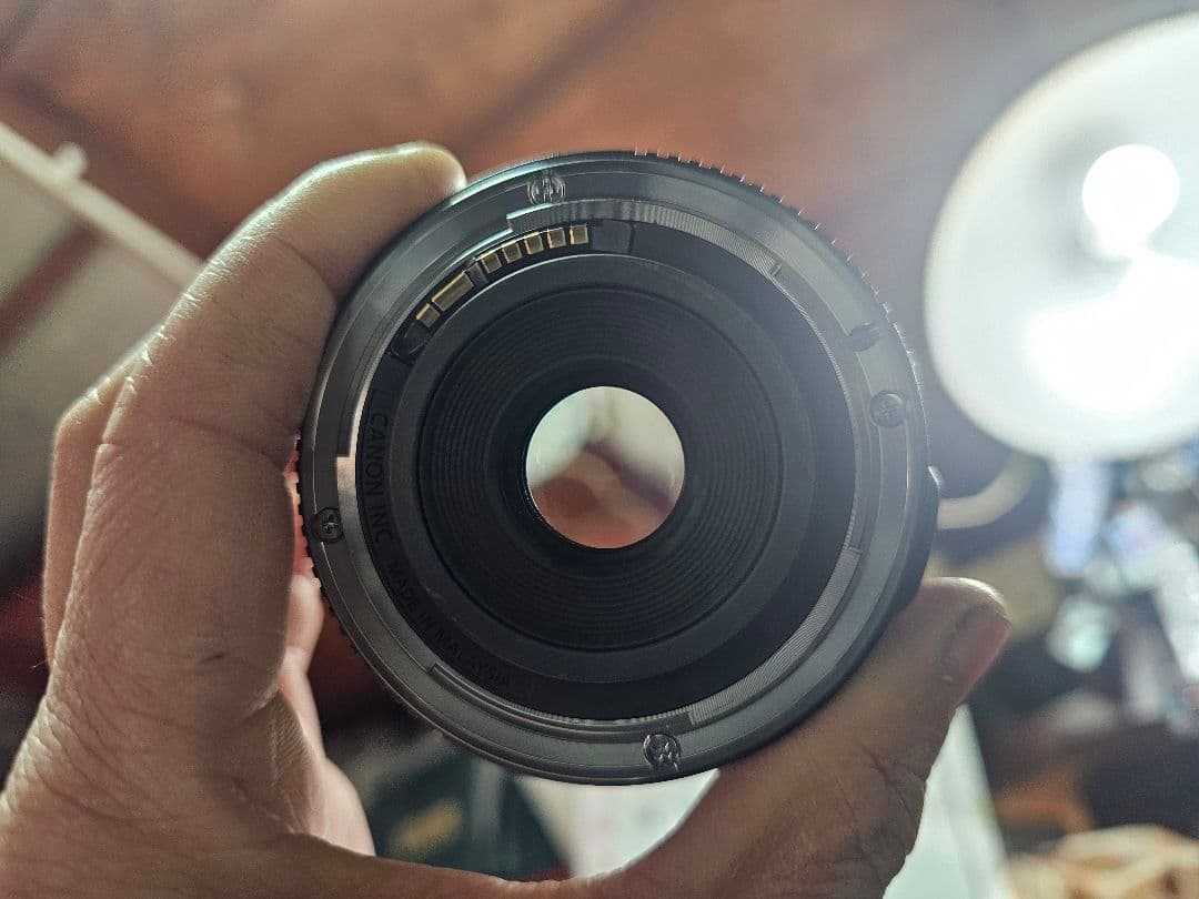 Canon EF-S 24mm f/2.8 STM レンズ