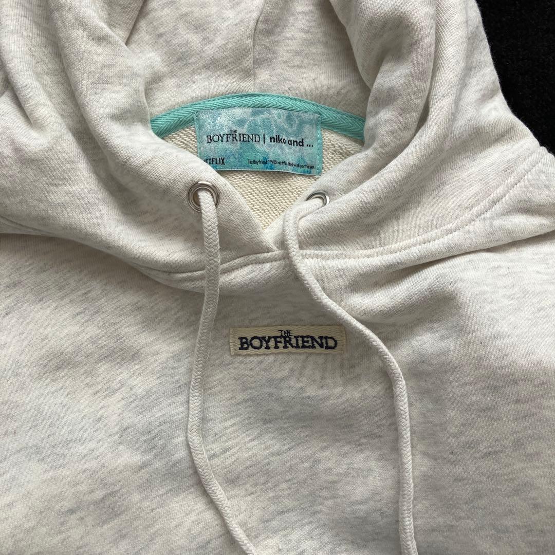 ニコアンド 【ボーイフレンドシーズン2】フラワープルオーバーフーディーグレーM