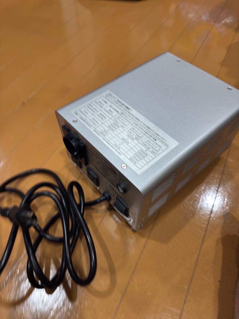 カシムラ 海外国内用大型変圧器 220-240V/2000VA