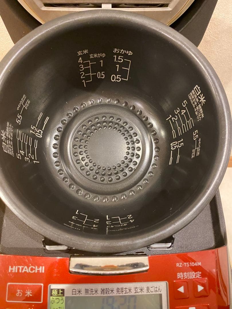 IH炊飯器、レッド、HITACHI製、RZ-TS104M