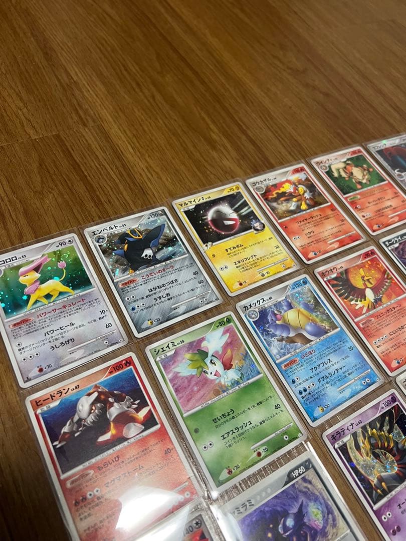 リザードン、ギラティナ、パルキアなどのホロありカードなど28枚まとめ売り