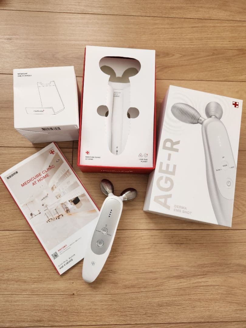 medicube AGE-R 美顔器 専用スタンド付き