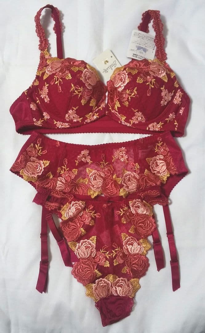【未使用】ワコール サルート ブラ、ショーツ、ガーターベルトセット ワインレッド