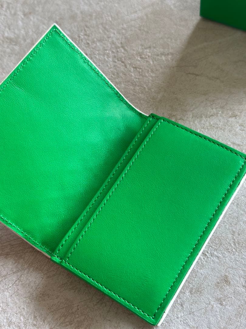 BOTTEGA VENETA レザー名刺入れ ホワイト×グリーン
