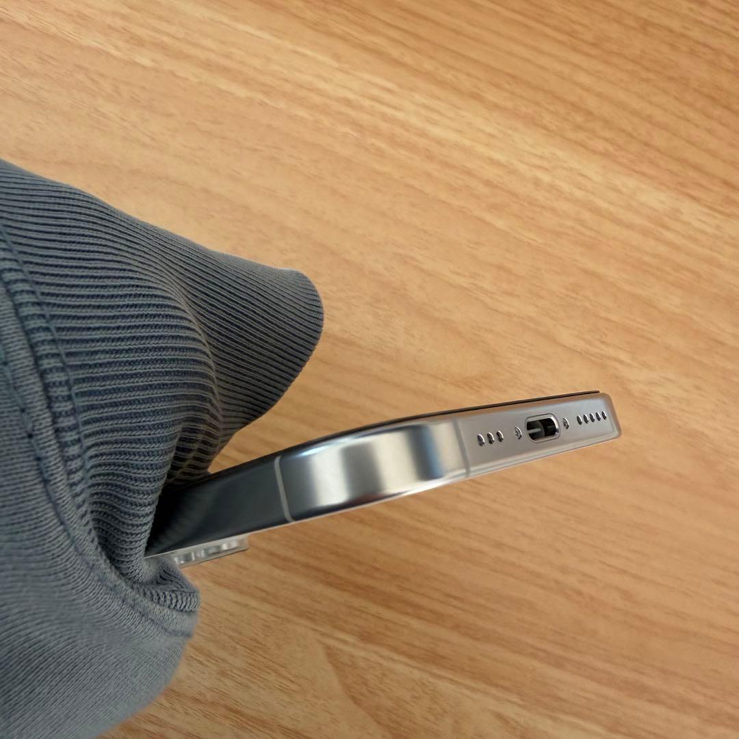 iPhone 16 Pro 256GB ホワイトチタニウム SIMフリー 95%