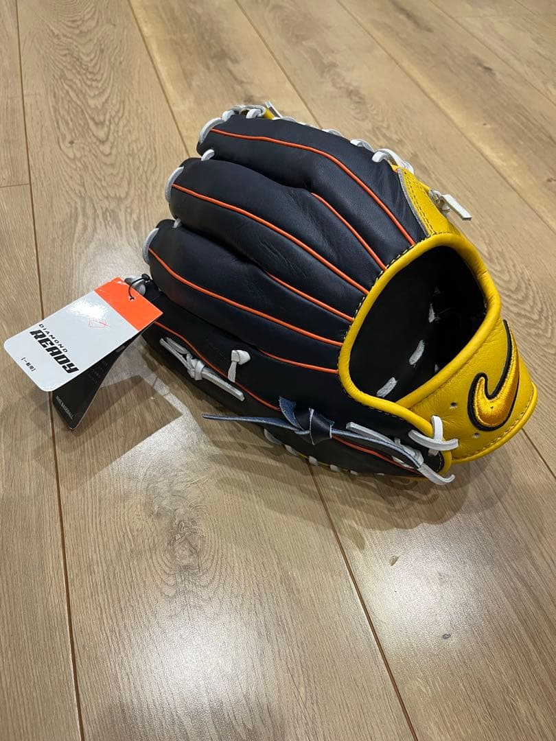 NIKE一般外野手グローブです！新品未使用品！廃盤品！限定モデル！タグ付き！