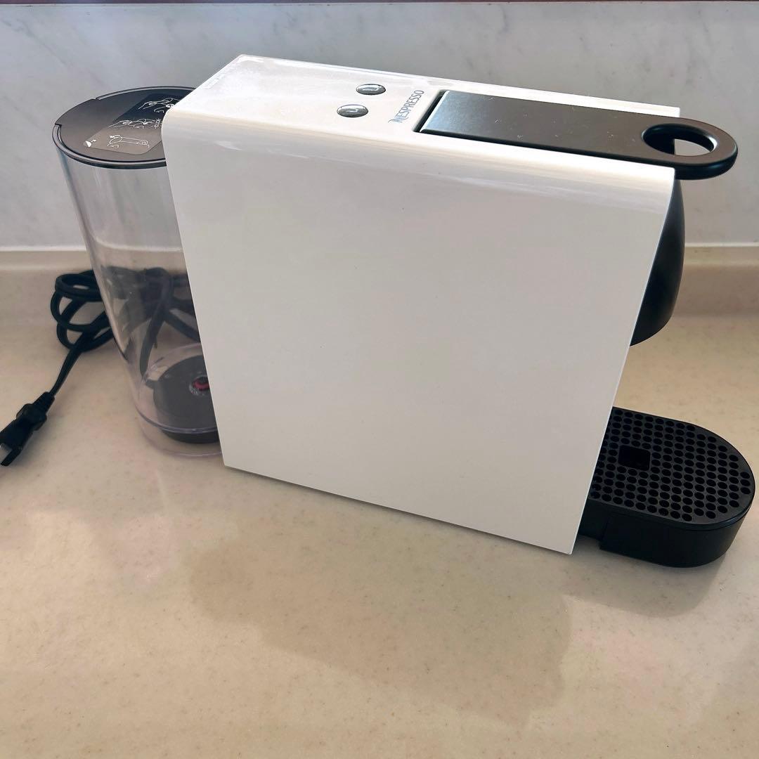 ネスプレッソ カプセル式コーヒーメーカー　C30 おまけつき