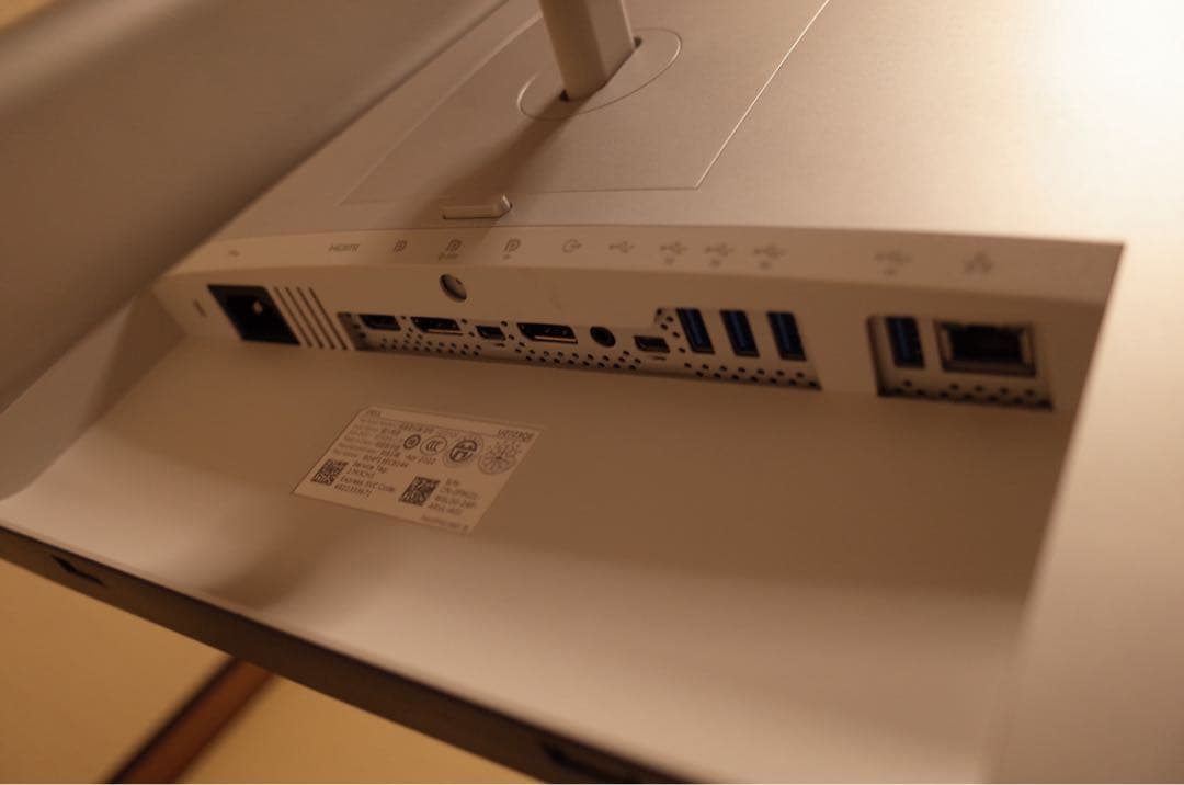 Dell 27 4kモニター U2723QE Type-C PD給電、ハブ機能