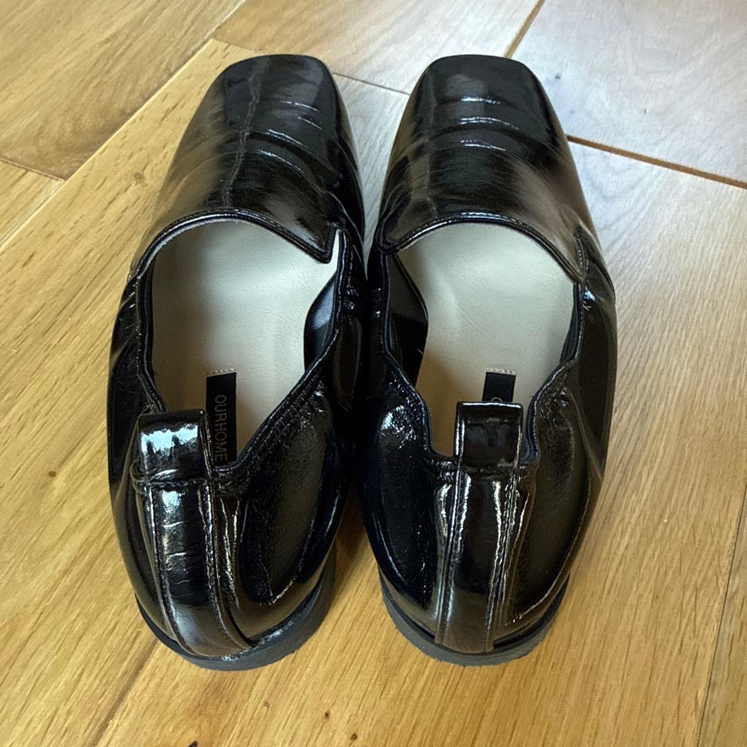 ourさっと履けて脱げにくい、エナメルスリッポン