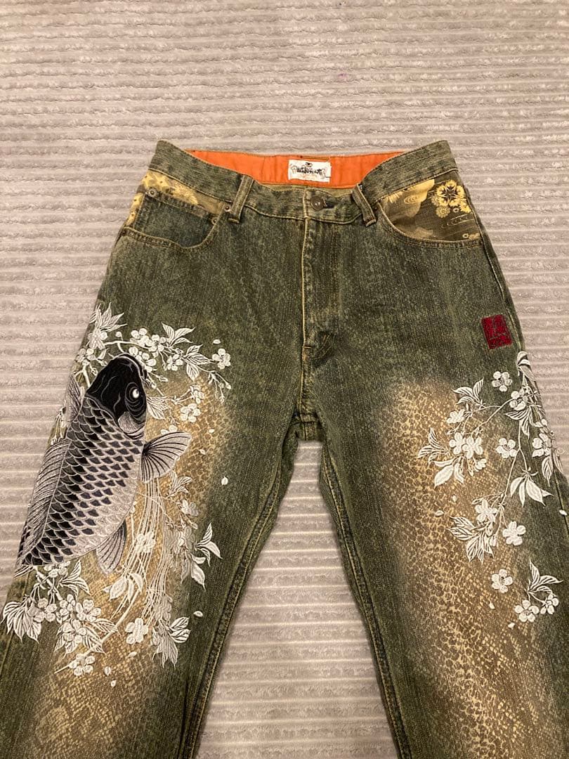 【美品】 絡繰魂 デニム 家紋 刺繍 鯉 30インチ 和柄 No.202763