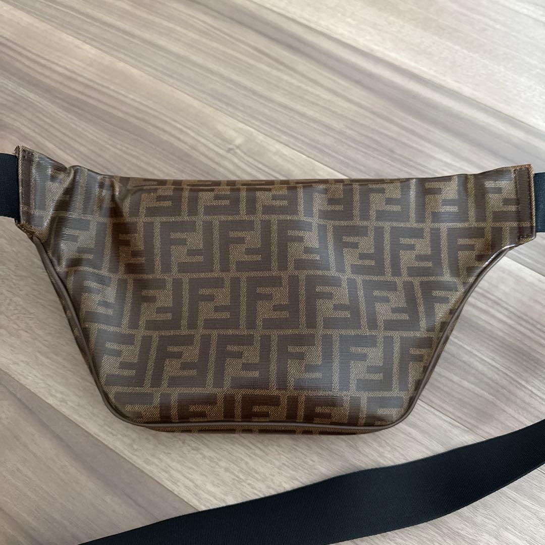 nana　FENDI ROMA ボディバッグ　フェンディ フィラ