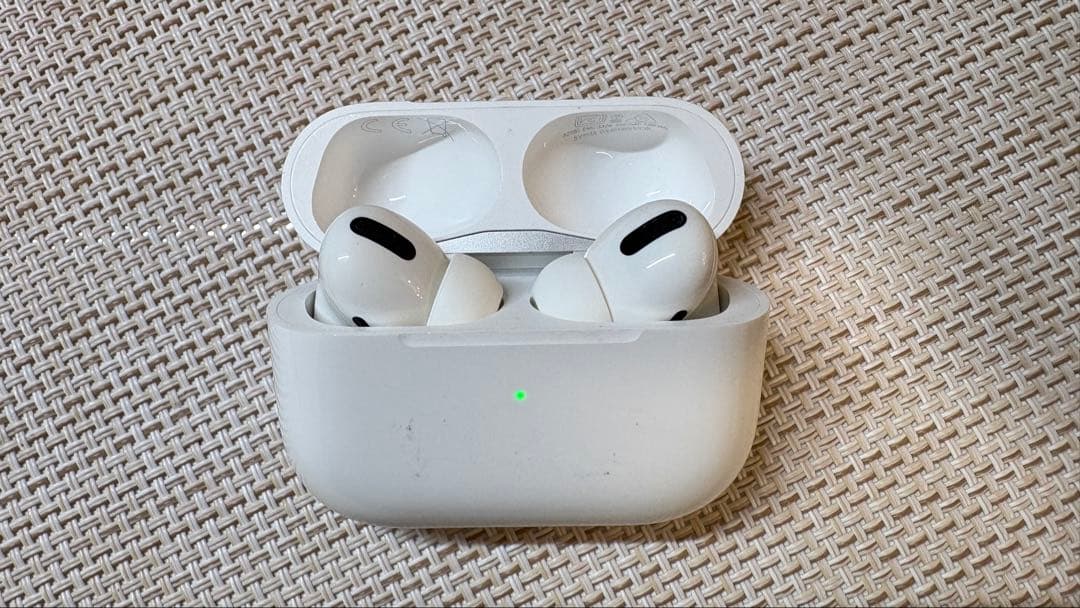 AirPods pro第一世代　Lightning端子モデル