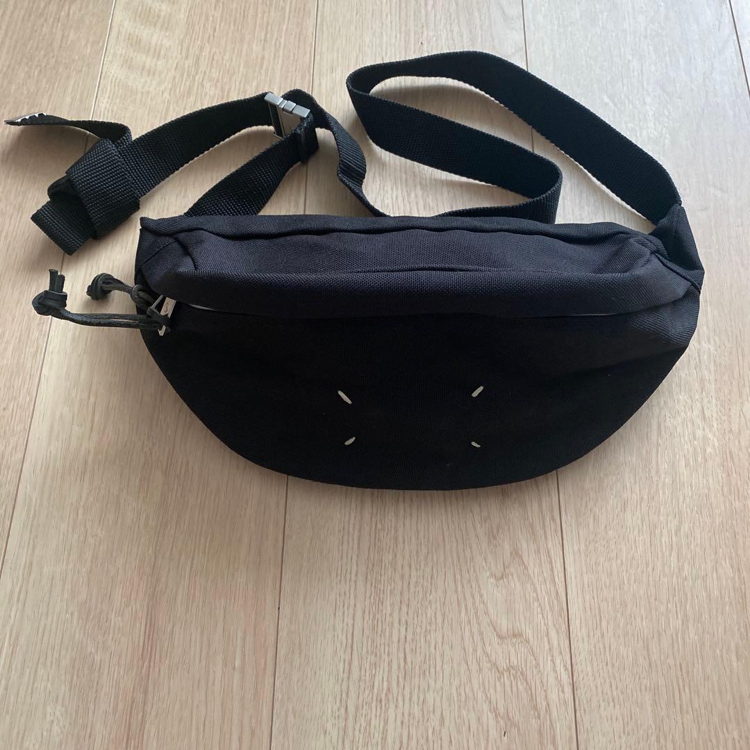 メゾンマルジェラ　ナイロン製ボディバッグ 黒