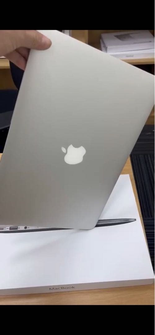 Macbook Air 2017年式 RAM:8G SSD:256G