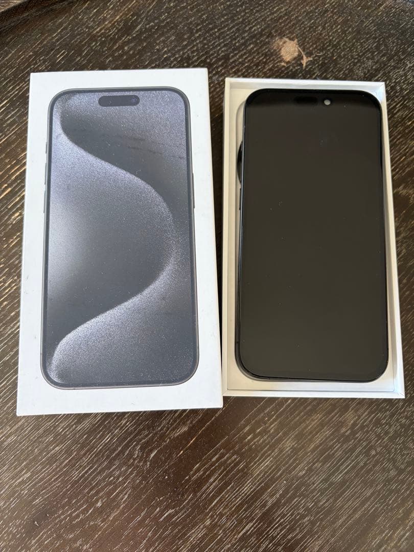 Apple iPhone 15 Pro 256GB ブラックチタニウム