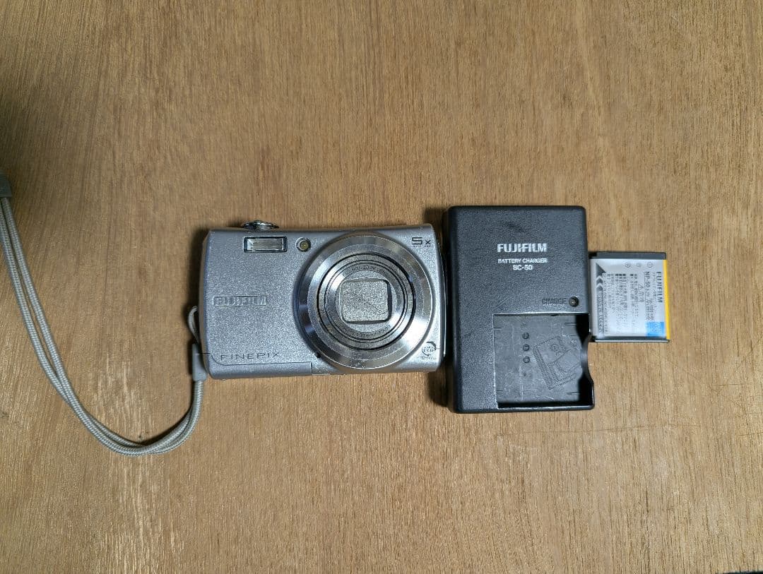 FUJIFILM FINEPIX F100fd コンパクトデジタルカメラ 完動品