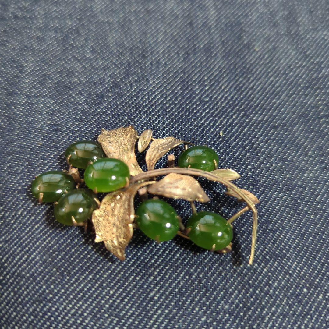 ヴィンテージ希少ネフライト 緑色の葉と実のブローチ 18k