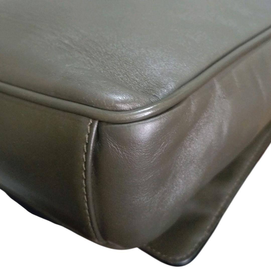 ✨Salvatore Ferragamo 羊革オールレザー メッセンジャーバッグ