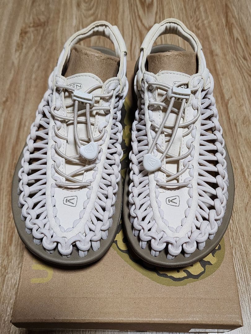 KEEN UNEEK W サンダル 25.0cm 新品　未使用