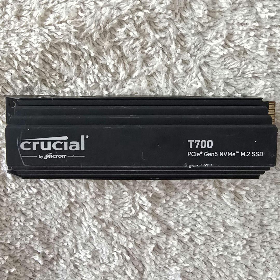 ssd 4tb crucial T700　ヒートシンク付き