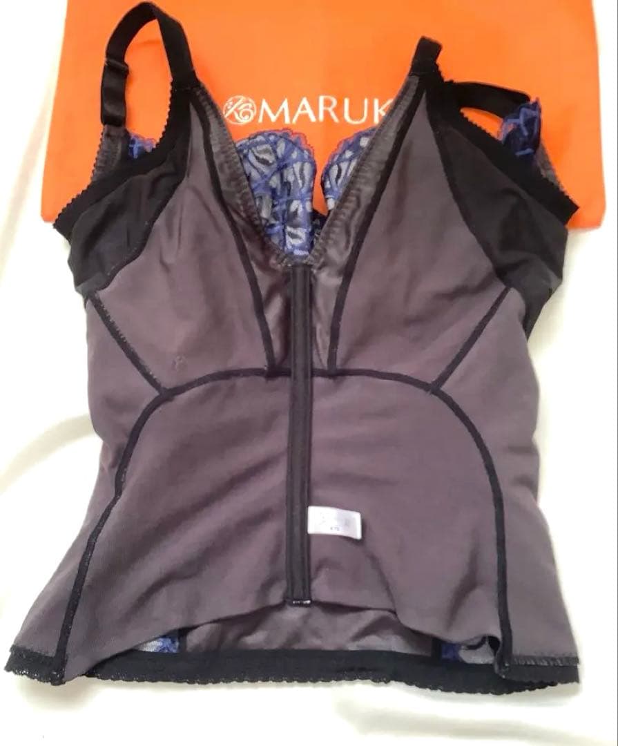 マルコ　Ｅ７５　カーヴィシャス　ロング　ブラジャー　補正下着 カレス　洗濯済み