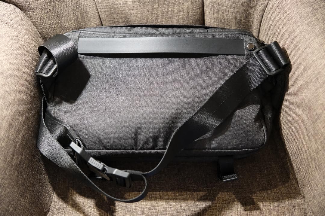 バッグ Radiant R0 Plus Sling Bag NIID