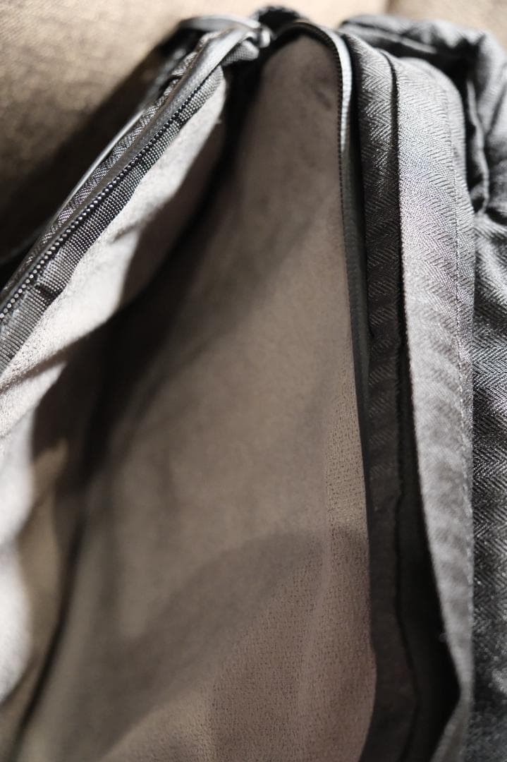 バッグ Radiant R0 Plus Sling Bag NIID