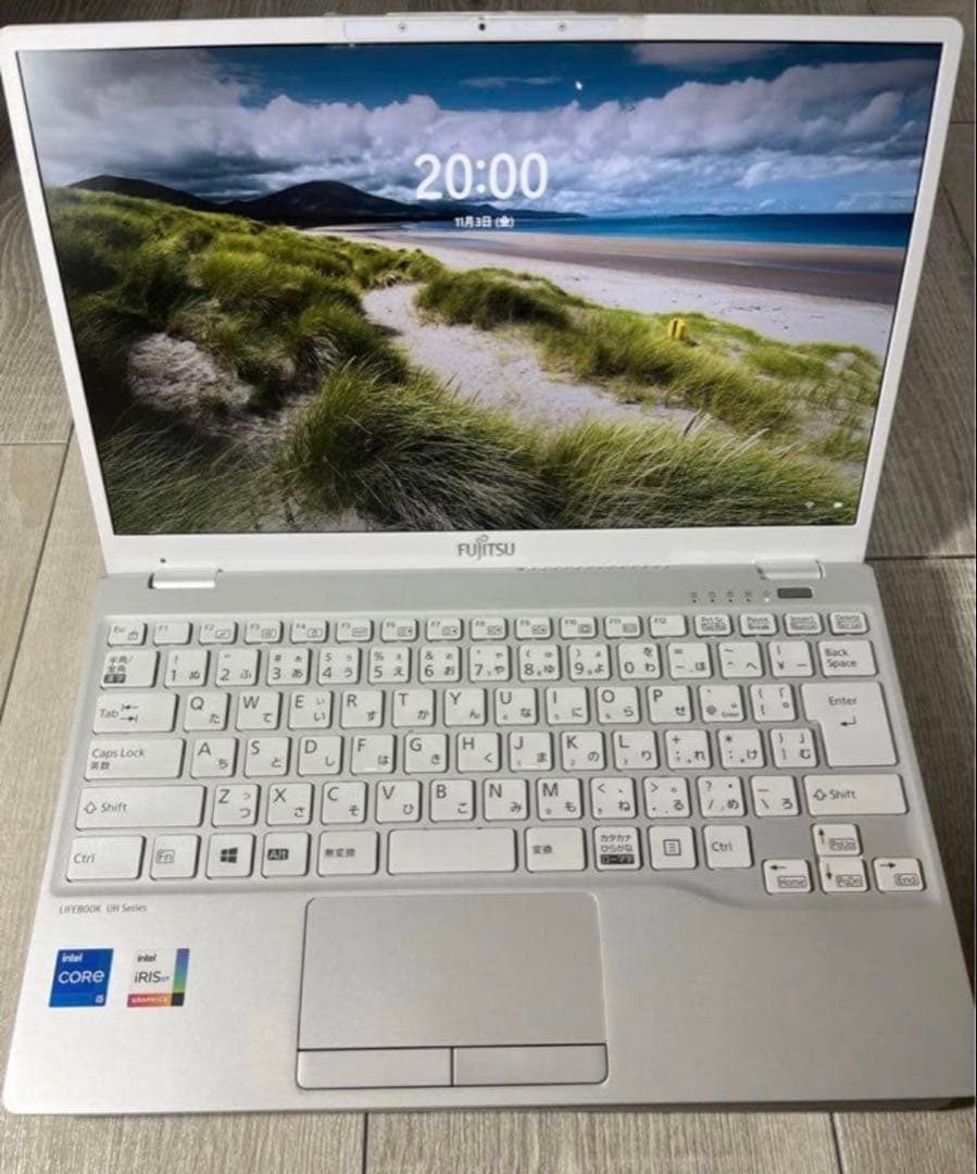 富士通　パソコン　LIFEBOOK UH08/F3 超軽量　保証書あり