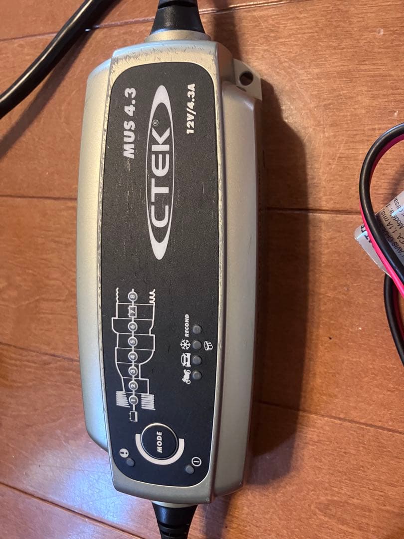 CTEK MUS 4.3 12V 充電器　バッテリー