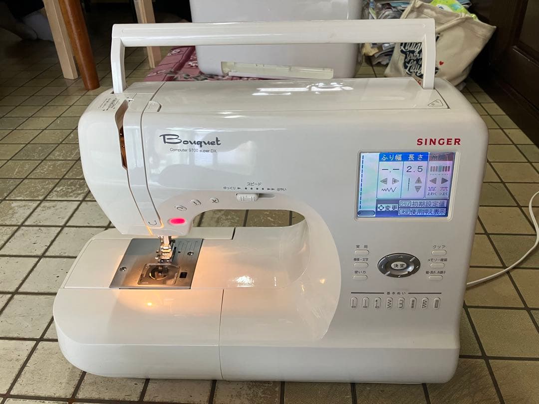 シンガー　コンピューターミシン本体　9700superDX 文字縫い可能