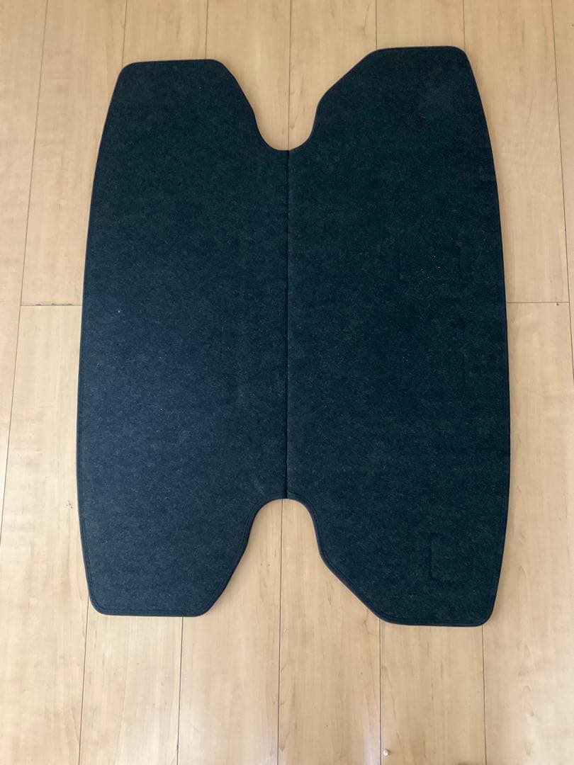 新品同様。トヨタ170 シエンタ純正ラゲージボード