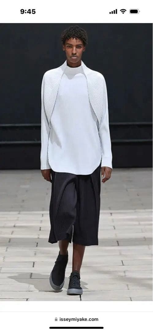 HOMME PLISSÉ ISSEY MIYAKE 23ss vase