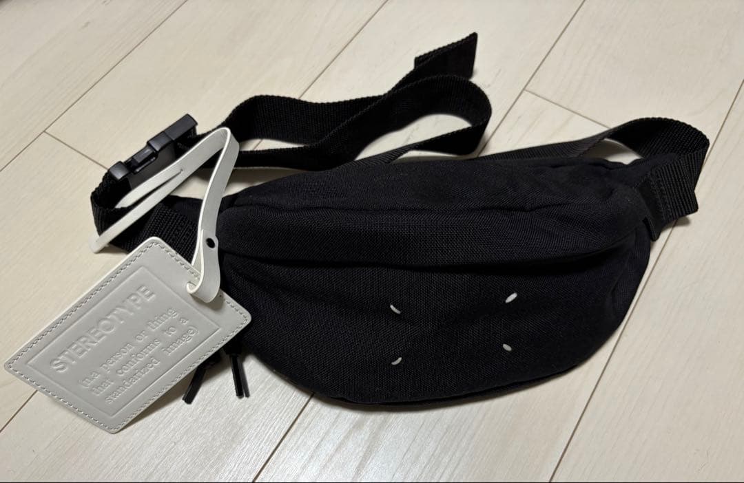 【美品】メゾンマルジェラ 4ステッチ ボディバッグ ウエストポーチ