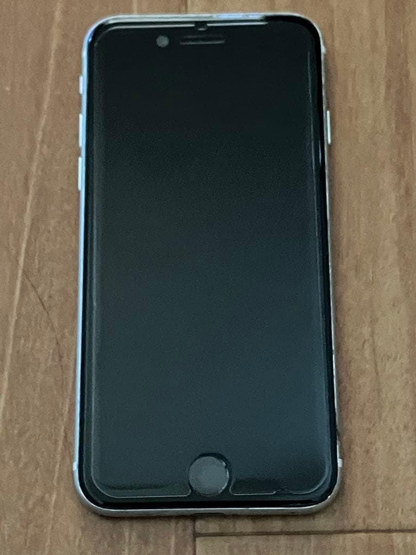 Apple iPhone SE第二世代　ホワイト 本体