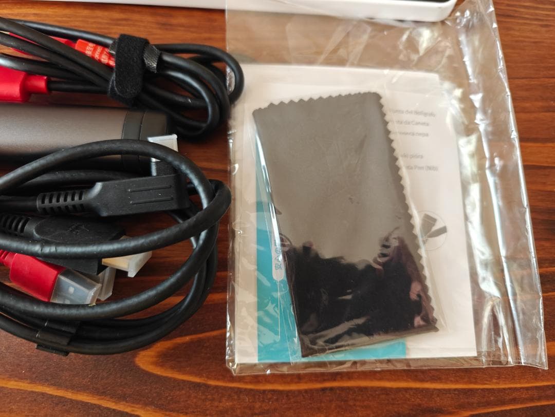 三連休限定価格 HUION Kamvas 13 Gen3 限定カラー　ホワイト