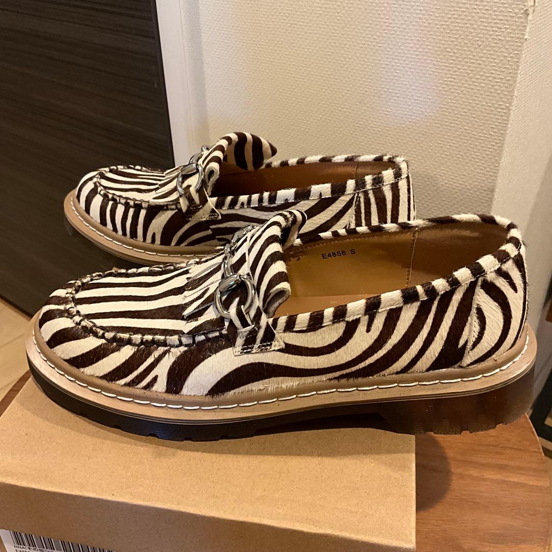 RNA ゼブラ柄 フリンジ付きローファー