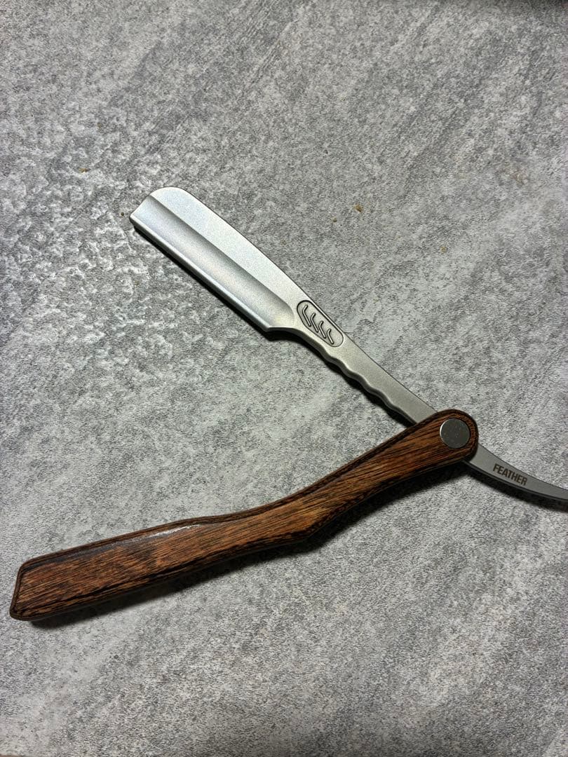 フェザー　アーティストクラブSS レザー　木製ハンドル　FEATHER　理容